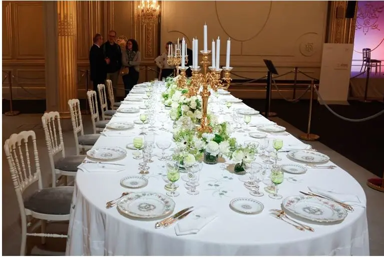 Главниот батлер на Елисејската палата крадеше садови и порцелан