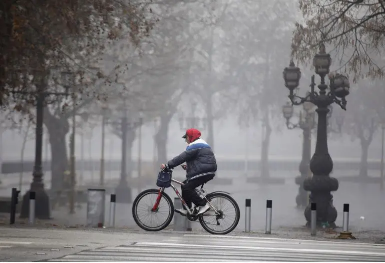 Денеска променливо облачно и магла во котлините, од утре дожд и постудено