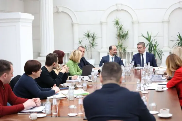 ИНСТИТУЦИИТЕ ДА СЕ КООРДИНИРААТ, ОДГОВОРНОСТИТЕ ДА СЕ РАСПРЕДЕЛАТ Состанок во Владата за приоритетите од Реформската агенда