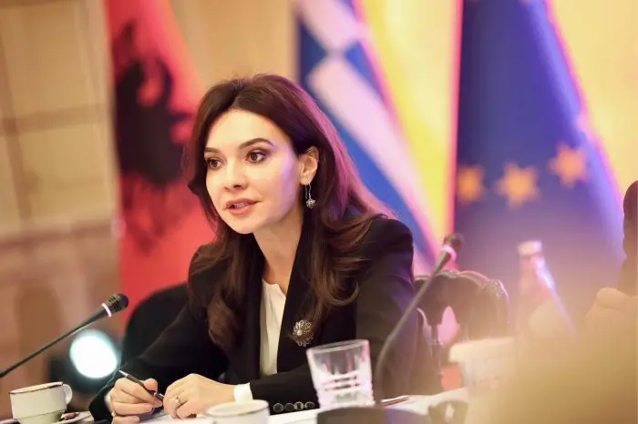 Aлбанската министерка за надворешни работи во посета на Македонија