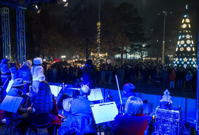 Sarah Mace  The Girlzz ја отворија празничната сезона со магичен концерт во Битола 