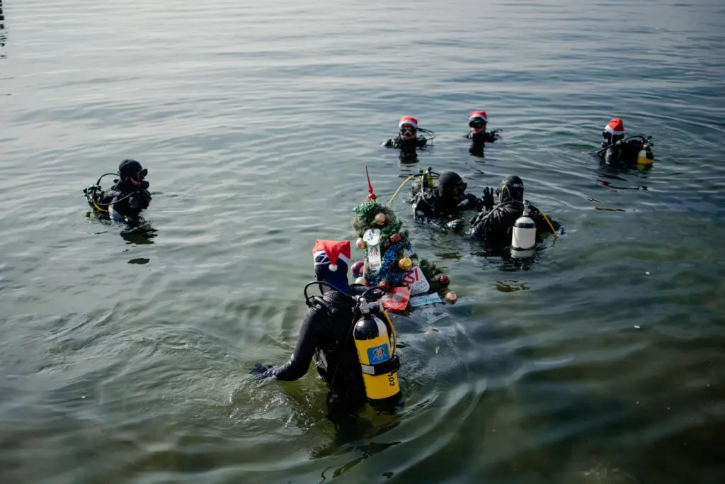 Празнична магија под вода во Охридското Езеро