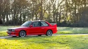 Еден од 600 примероци: БМВ М3 од 1990-та оди на наддавање од 190.000 евра нагоре