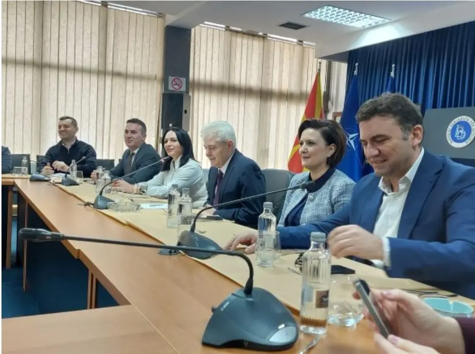 Ахмети го условува влезот во секоја идна влада со нејзин избор со Бадинтер