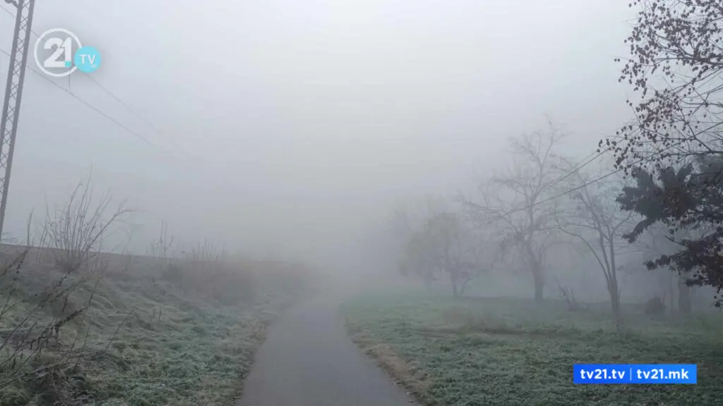 Променливо облачно време со појава на магла