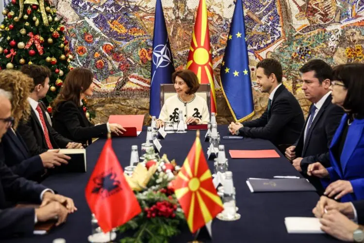 Сиљановска-Давкова ја прими албанската министерка Спиропали: Заедничката европска перспектива да стане реалност