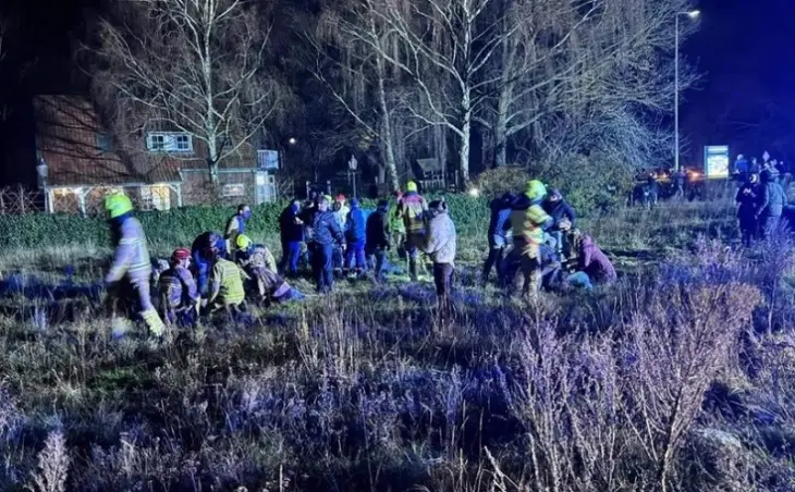 Деветмина повредени кога автомобил влета во гледачи на парада во Холандија