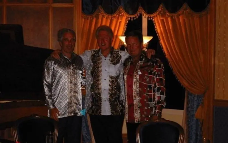 Објави ги сите документи на Епстин, му порача Бил Клинтон на Трамп