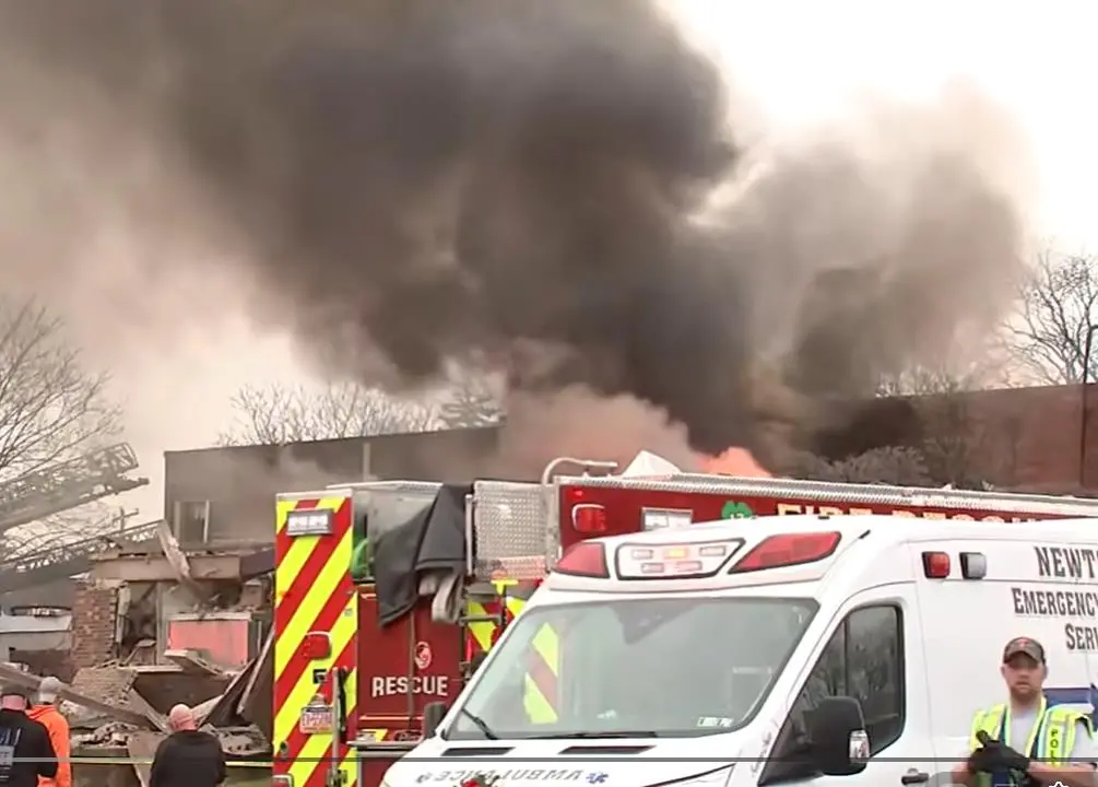 Најмалку двајца загинати во две експлозии и пожар во дом стари лица во близина на Филаделфија