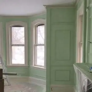 Го реновираше домот и ја сфати грешката со кантата со боја предоцна