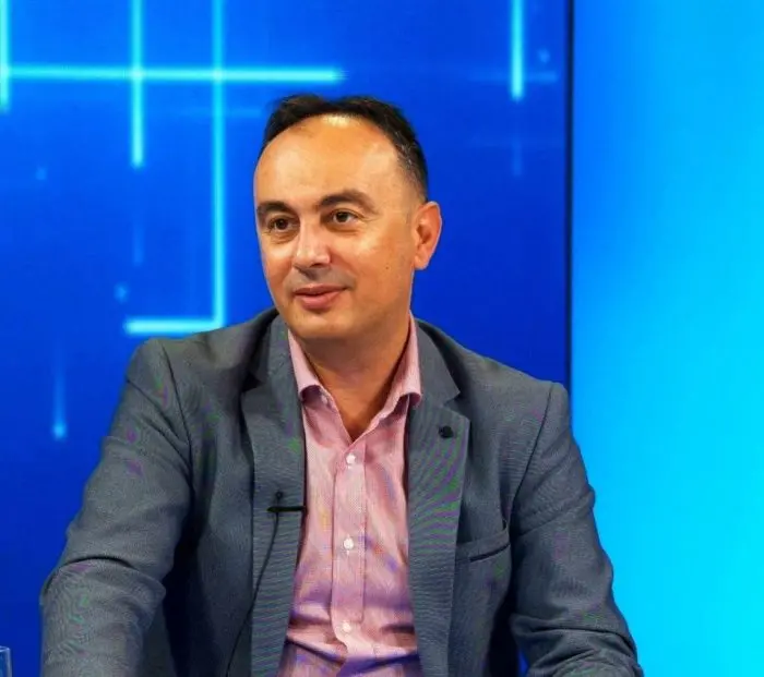 „Неправедни обвинувања, закани и притисоци“: Чулев ја доби судската битка за одземениот безбедносен сертификат и отпуштање од работа