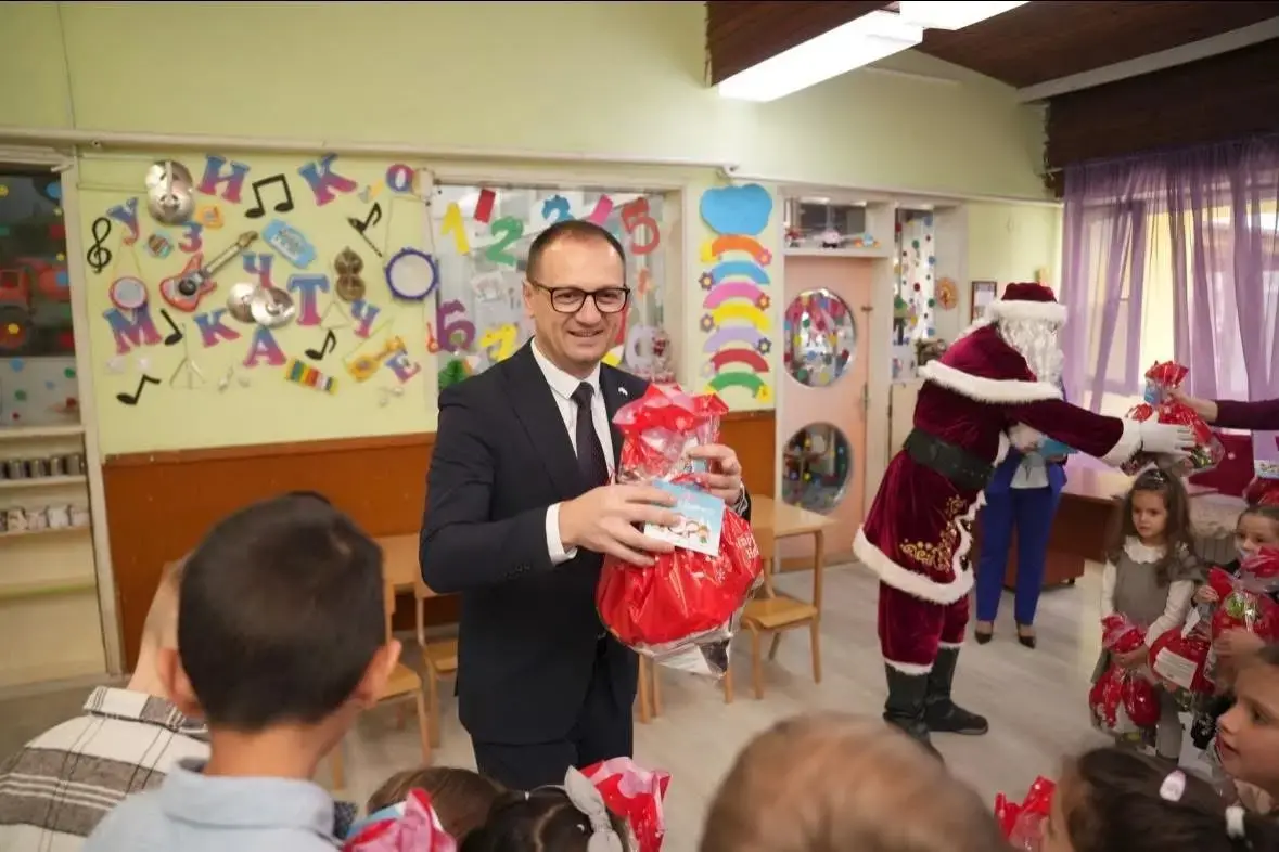 Проданоски ги израдува најмалите во прилепските градинки