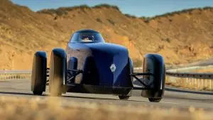 Рекордот на Рено звучи убедливо, сé додека „автомобилот“ не се погледне од вистинскиот агол