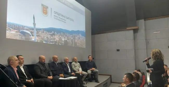 ПАЈАКОТ НЕ РАБОТИ, НО ВРАБОТЕНИТЕ НЕ ОСТАНАА БЕЗ РАБОТА ПА ФАРБААТ И КАНДЕЛАБРИ, КАЖАA НА ДЕБАТАТА ЗА БИТОЛСКИТЕ ЈАВНИ ПРЕТПРИЈАТИЈА