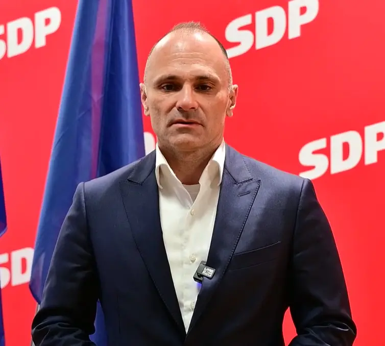 Филипче со честитка за Католички Божиќ: Да создадеме трајни вредности за идните генерации