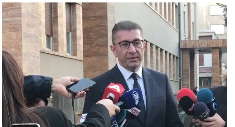 Мицкоски со честитка за Божиќ до сите кои го празнуваат денеска