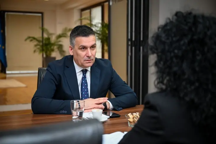 Хоџа официјално ја презеде функцијата министер за животна средина