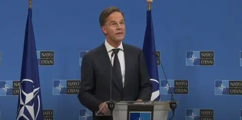 Шефот на НАТО: ЕУ не треба целосно да престане да зависи од САД во одбраната