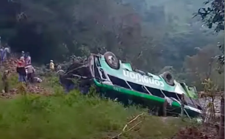 Автобуска несреќа во Мексико – најмалку 10 мртви и 32 повредени