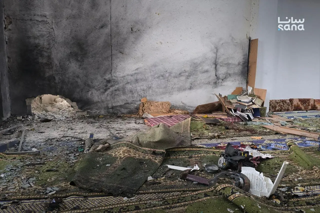 Најмалку пет лица загинаа во експлозија во алавитска џамија во сирискиот град Хомс