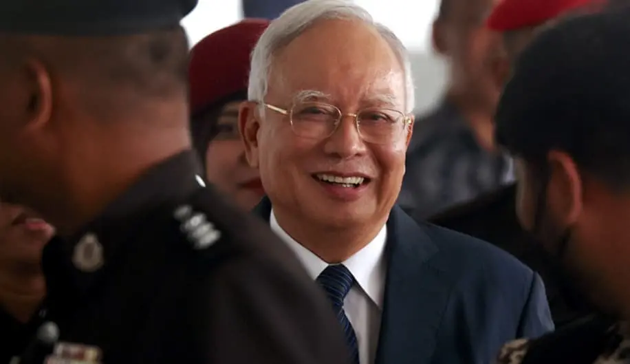 Поранешниот малезиски премиер доби уште 15 години затвор и казна од 2,8 милијарди долари