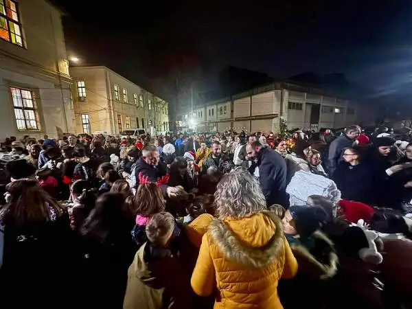 Битола во празнична магија - голем училишен базар во ООУ"Гоце Делчев" Битола