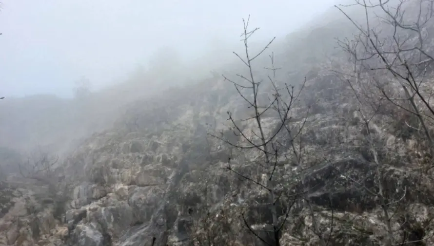 Кавадарчанец загинал по пад од карпа при лов, пожарникари го извлекоа телото