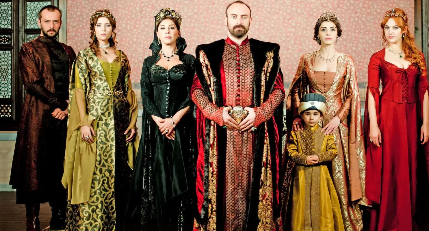 Ѕвездата од „Сулејман Величествениот“ која ја гледаше цела Македонија е уапсена: Турската елита под истрага за проституција и дрога