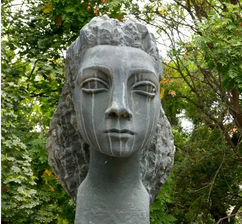 Украдена бистата на Вера Јоциќ од парк во Центар