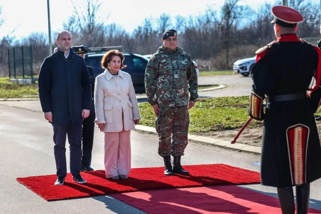 Сиљановска-Давкова разговараше со македонските мировници:  Не е случајна огромната доверба на граѓаните во Армијата