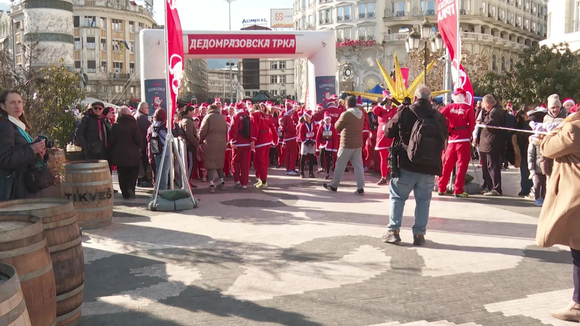 Рекорден број учесници на дедомразовската трка во Скопје