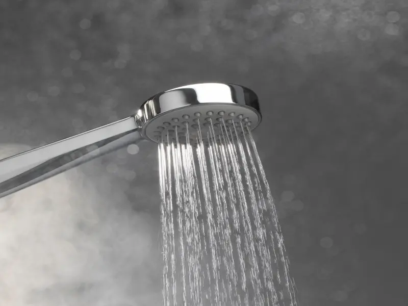 Дали туширањето со студена вода навистина носи придобивки?