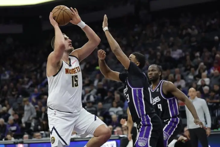 Јокиќ на еден трипл-дабл од легендата Оскар Робертсон