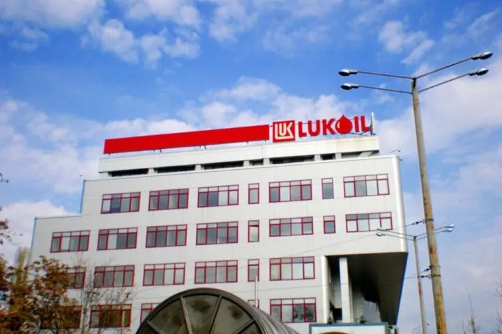 Лукоил пумпите во САД под санкции: картичките престанаа да важат