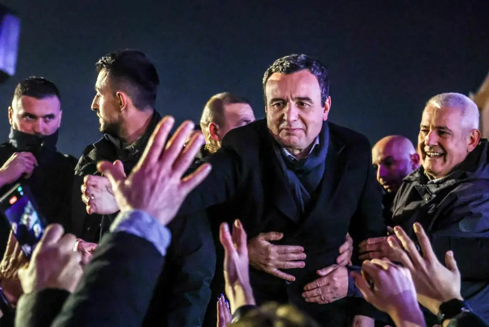 Курти убедливо победи на вонредните парламентарни избори во Косово