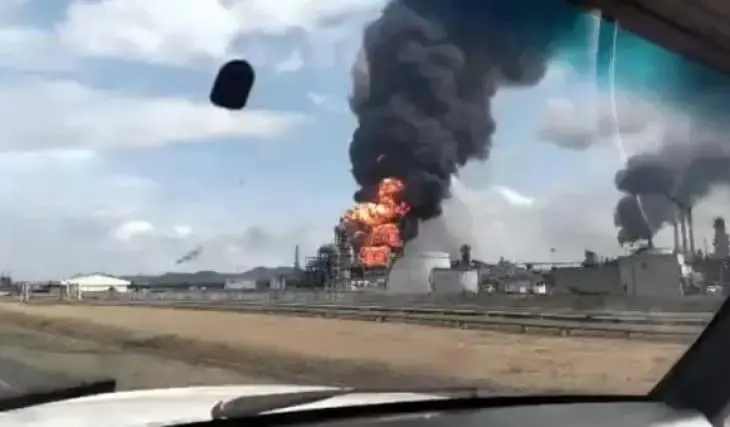 УКРАИНСКИ ДРОНОВИ ГИ ОШТЕТИЈА РАФИНЕРИИТЕ ВО САМАРА Напади и врз Белогород, Курск, Саратов, Волгоград и Ростов