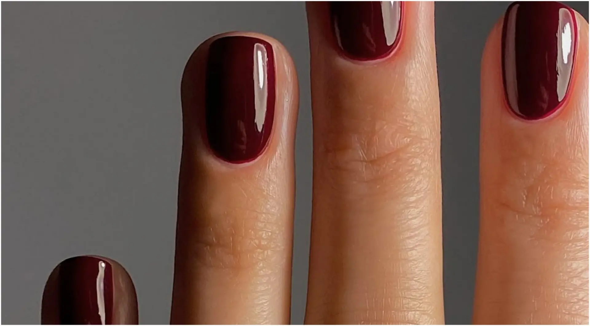 Ова е бојата на лакот за нокти што сите шик девојки ја обожаваат во моментов