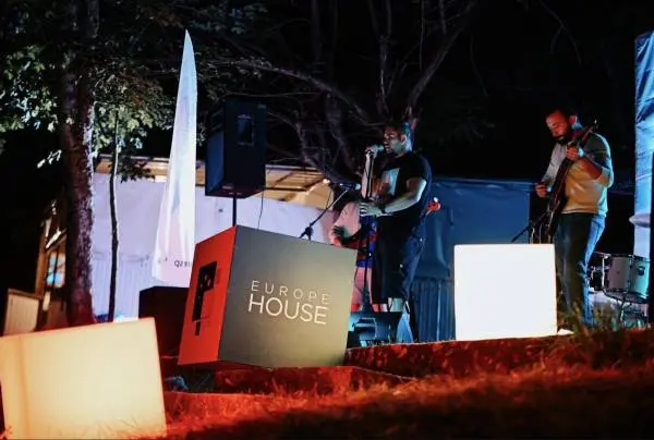 Europe House: Тука за младите