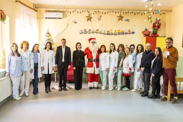 Новогодишни пакетчиња од Општина Битола за штитениците- децата од ЈЗУ Центар за рехабилитација на патологија на вербалната комуникација-Битола