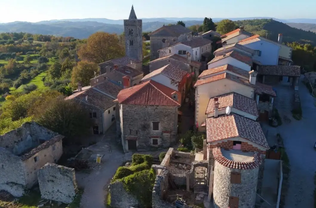 Најмалиот град во Европа има само 30 жители, жив споменик е на историјата и традицијата