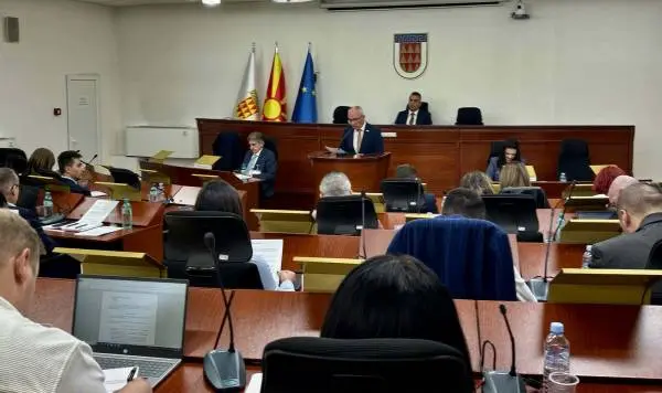 Советникот на НСДП Драги Крстев бара отворање на народна кујна во Битола, Марина Крстиќ од ВМРО-ДПМНЕ возврати дека Битола има народна кујна години наназад