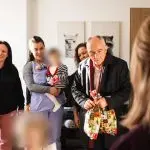 Општина Битола со новогодишни пакетчиња за децата од Домот за доенчиња и мали деца