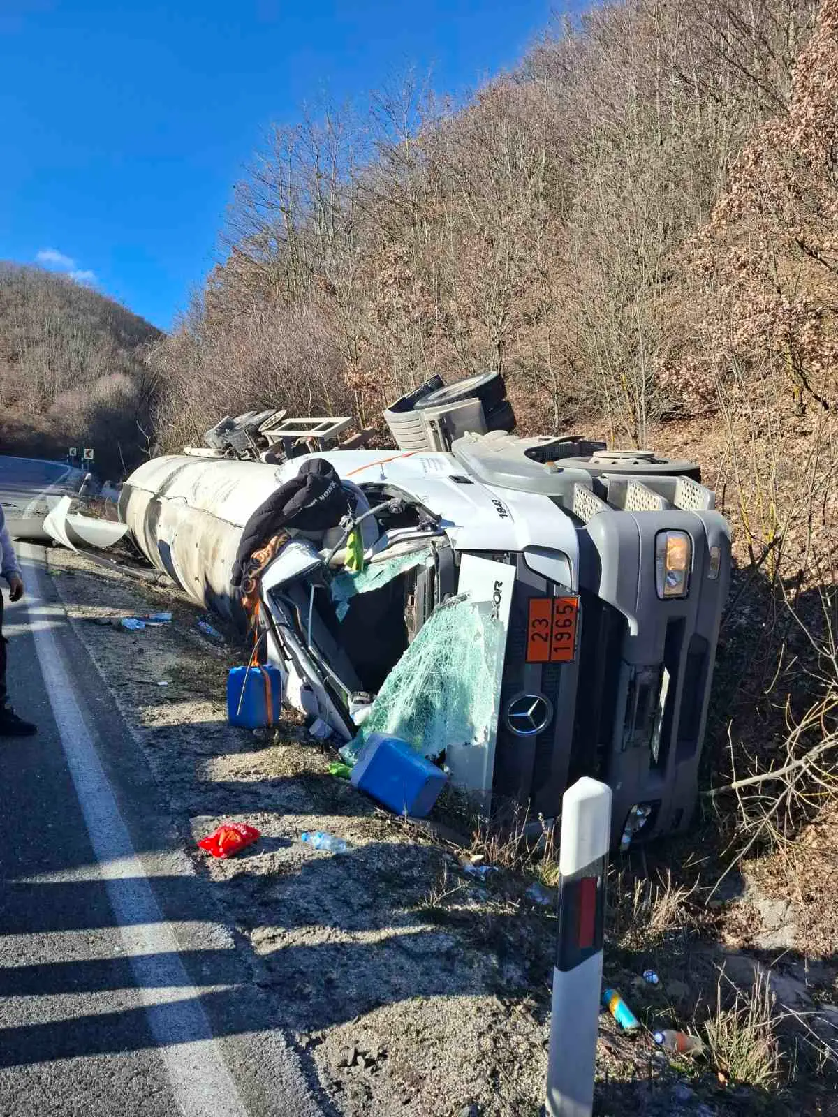 Цистерна се преврте на патот Струга – ГП Ќафасан, сообраќајот во прекин