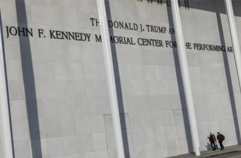 Кенеди центарот станува „Трамп Кенеди“: Уметници се повлекуваат во знак на протест