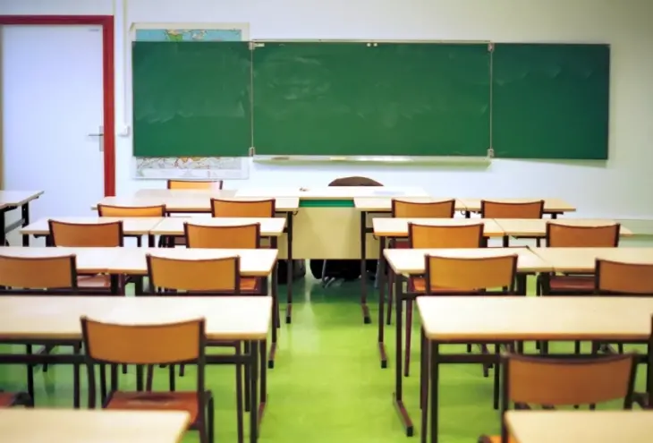 Учениците од денеска на зимски распуст