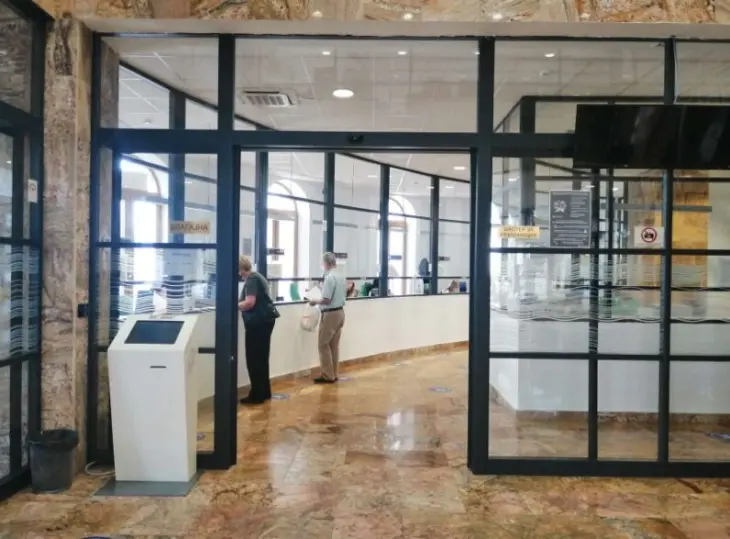 Шалтерите и операторите во Дирекцијата на ЈП „Водовод и канализација“ ќе работат до 15:30 часот, утре им е неработен ден