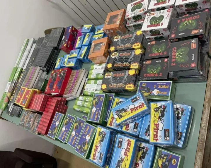 Запленети над 6.000 парчиња пиротехника на Бит Пазар