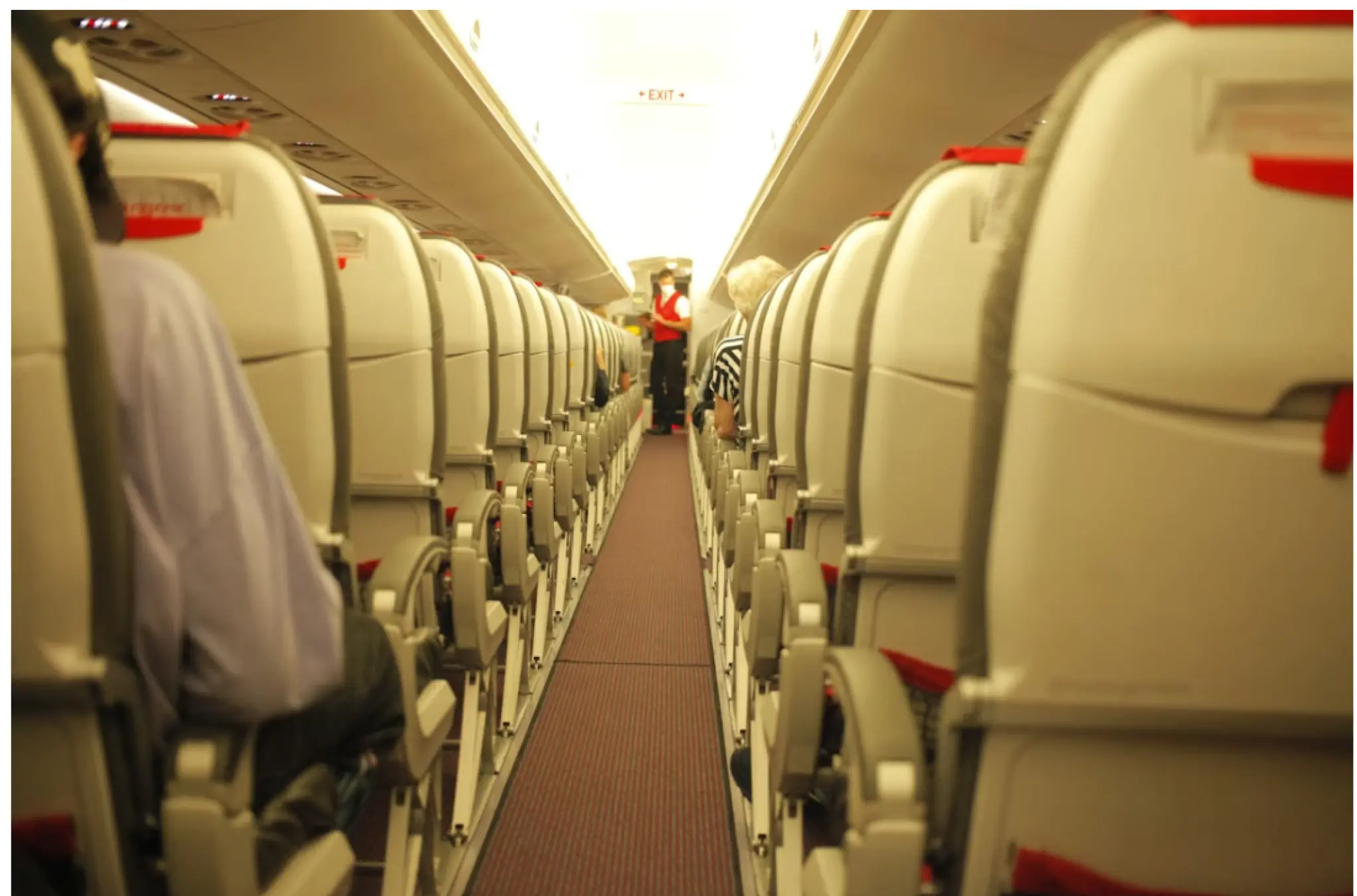 Стјуардеса откри кои се најдобрите седишта во авион за долги летови