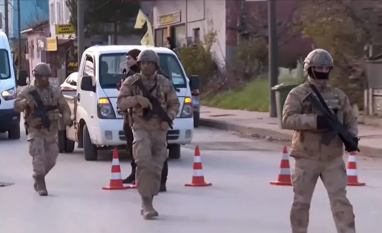 УШТЕ 375 ПРИВЕДЕНИ ЗА ПОВРЗАНОСТ СО ИСЛАМСКА ДРЖАВА Турција спроведува широка акција против терористичката организација