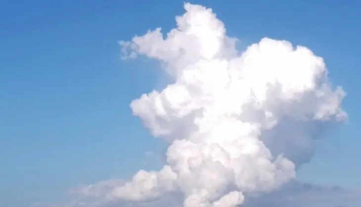 Во Индонезија подигнато нивото на тревога поради активност на вулканот Бур Ни Телонг